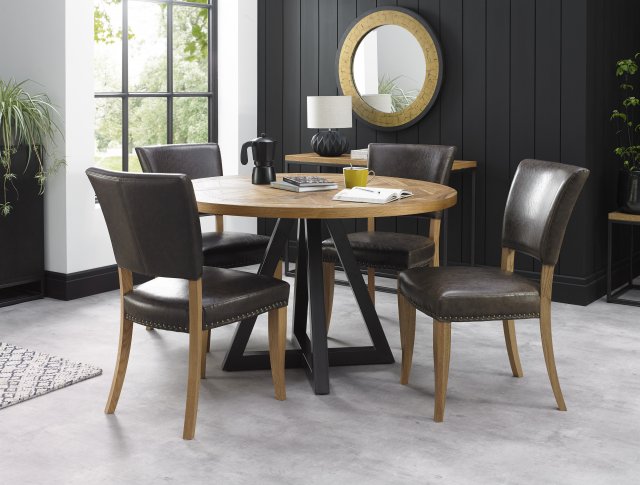 The Circular Dining Room - Circular Dining Room With Ceiling Detail Stock Photo Alamy : These days you can find dining tables of just about every shape and size, but one of the most good looking and timeless remains the circular table.